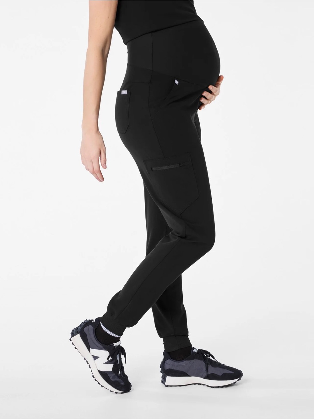 FIGS Zamora Maternity Jogger Scrub Pants in black, women’s size Small